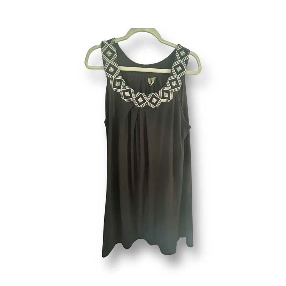 Elegant Black Sleeveless dress 👗 with Embroidered Neckline